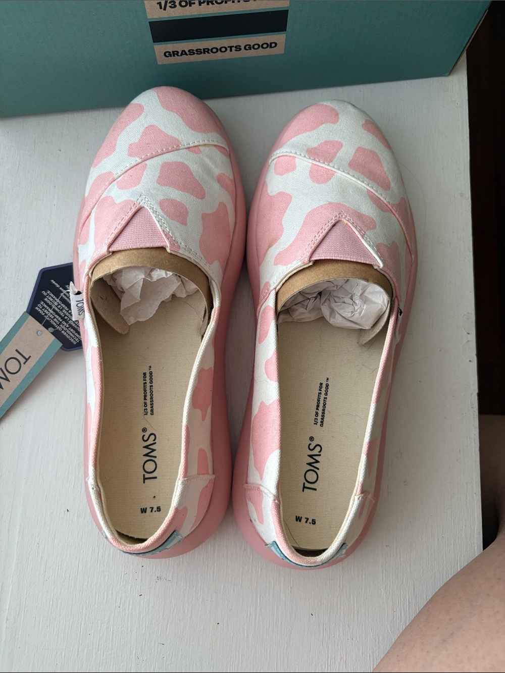 NWT Toms Pink and White Canvas Slip-On Flats